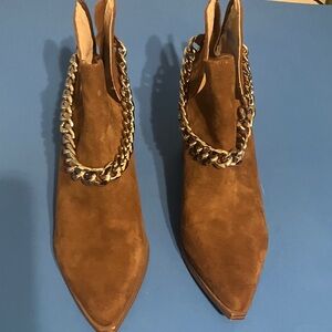 Steve Madden Tan Suede Pointed Ankle Booties with Gold Chain